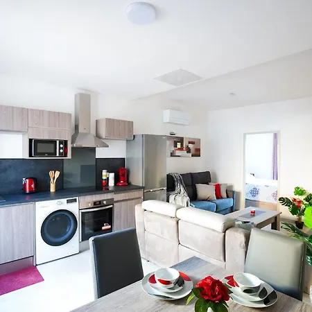 Superbe Appartement A 2 Pas Des Halles, Climatise, Terrasse, Garage Narbonne Exterior photo
