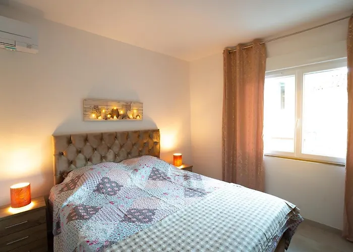 Superbe Appartement A 2 Pas Des Halles, Climatise, Terrasse, Garage
