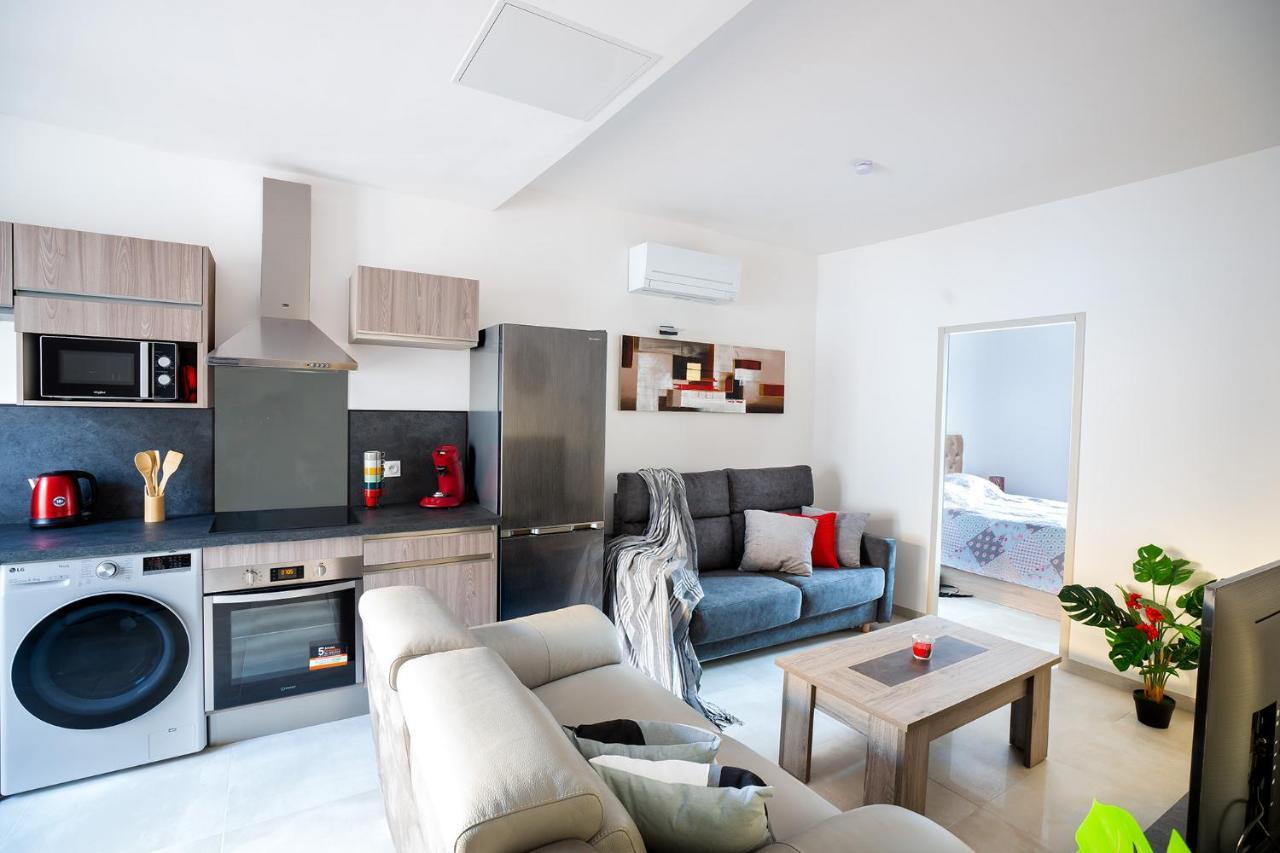 Superbe A 2 Pas Des Halles, Climatise, Terrasse, Garage Narbonne