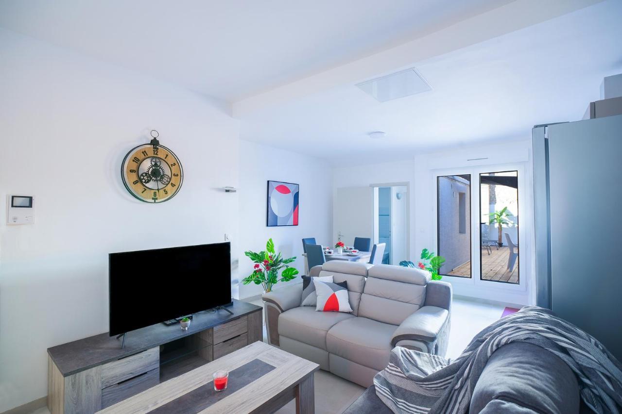 Superbe A 2 Pas Des Halles, Climatise, Terrasse, Garage Apartment
